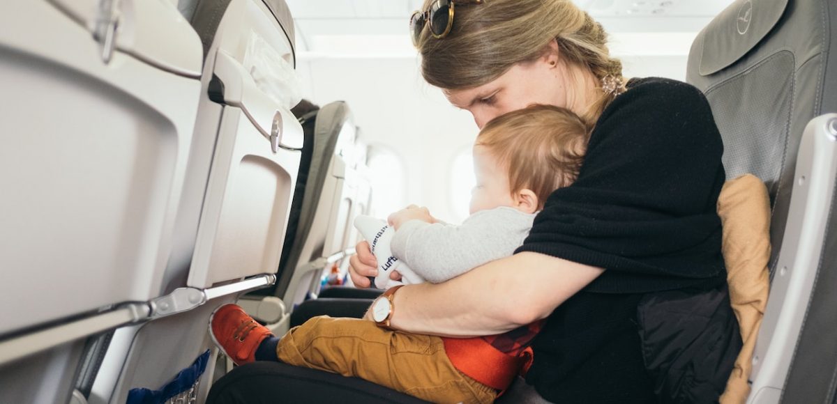 Guide pour prendre l'avion avec les enfants